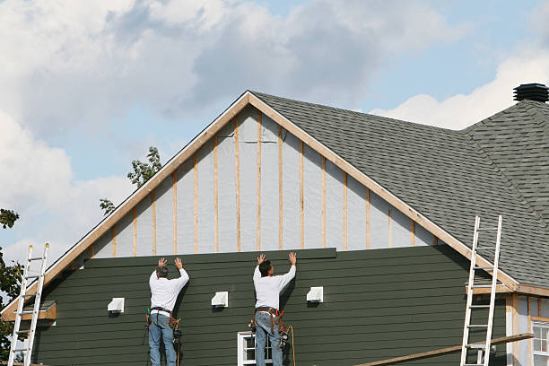 Professional Siding technician working in Windsor, CT